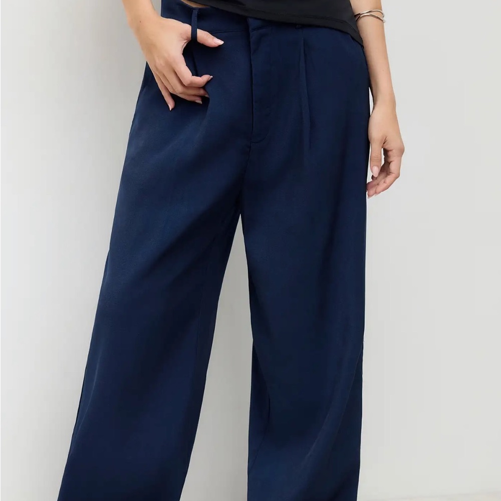 Cider Navy Blue wide leg Dress pants, medium.